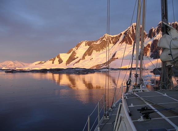Navegando. Antártida. Foto: Sebastián Álvaro